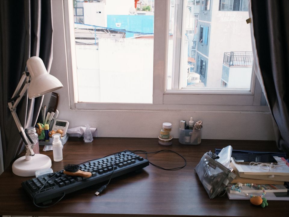 Chiếc bàn học mà mình ít khi ngồi vào nhất