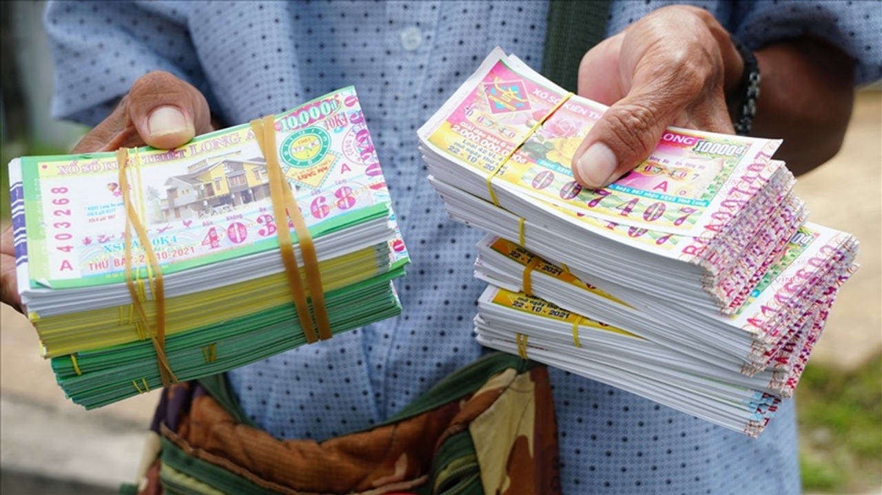 Vé số cuộc đời đây, ai mua khônggggggg