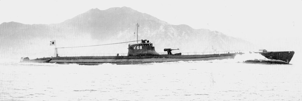 Tàu ngầm Nhật Bản I-68, được chụp ở đây vào năm 1934, sau này được đổi tên thành I-168. Con tàu này chịu trách nhiệm đánh chìm Yorktown bằng một loạt ngư lôi được phóng rất chính xác vào ngày 6 tháng 6. Đây là điểm sáng duy nhất trong tổng thể kết quả hoạt động kém cỏi của lực lượng tàu ngầm Hải quân Đế quốc Nhật Bản trong chiến dịch Midway. (US Naval Historical Center)