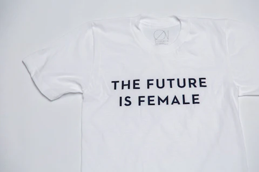 Sinh ra trong "Làn sóng Nữ quyền thứ Hai" - độc hại chẳng kém mấy cái khẩu hiệu phân biệt. Why not "The Future is Equal"?