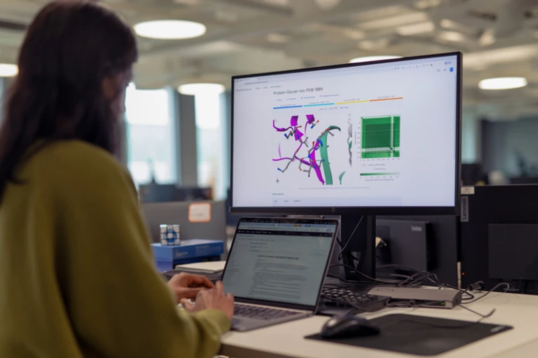 Các công cụ trí tuệ nhân tạo như AlphaFold, công cụ từng đoạt giải Nobel, dự đoán cấu trúc protein từ trình tự axit amin, đã cách mạng hóa một số lĩnh vực khoa học. (Ảnh: Alecsandra Dragoi cho Nature)