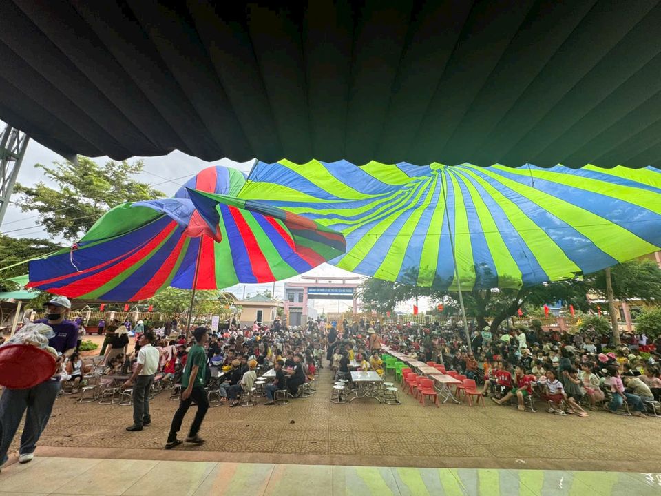 Sân khâu chẩn bị