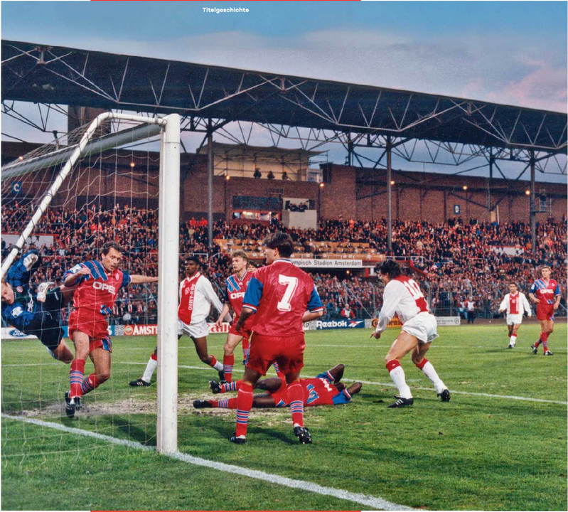 Trên đường đến trận chung kết, Ajax đả bại Bayern Munich ở bán kết. Jari Litmanen (bên phải) đã ghi bàn trong chiến thắng 5-2 trước đội bóng đến từ Munich.