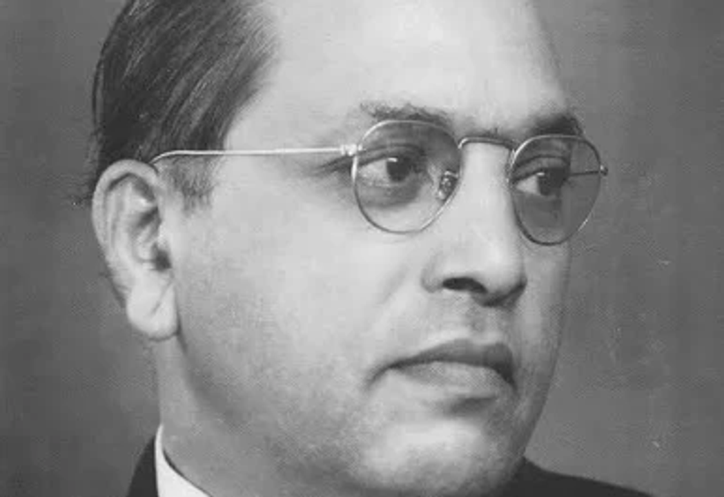  Tiến sĩ B.R. Ambedkar, cựu Thủ tướng Ấn Độ và là môt người Dalit, người đã soạn các điều khoản bảo vệ quyền lợi của cộng đồng Dalit trong Hiến pháp Ấn Độ