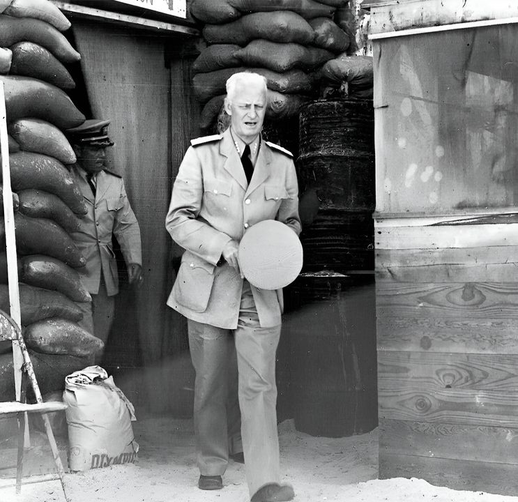 Đô đốc Chester Nimitz được chụp tại Midway sau trận chiến. Nimitz chính là người chiến thắng thực sự tại Midway vì ông đã quyết định chiến đấu bảo vệ đảo và sau đó duy trì quyền chỉ huy tổng thể các lực lượng trong suốt trận chiến.