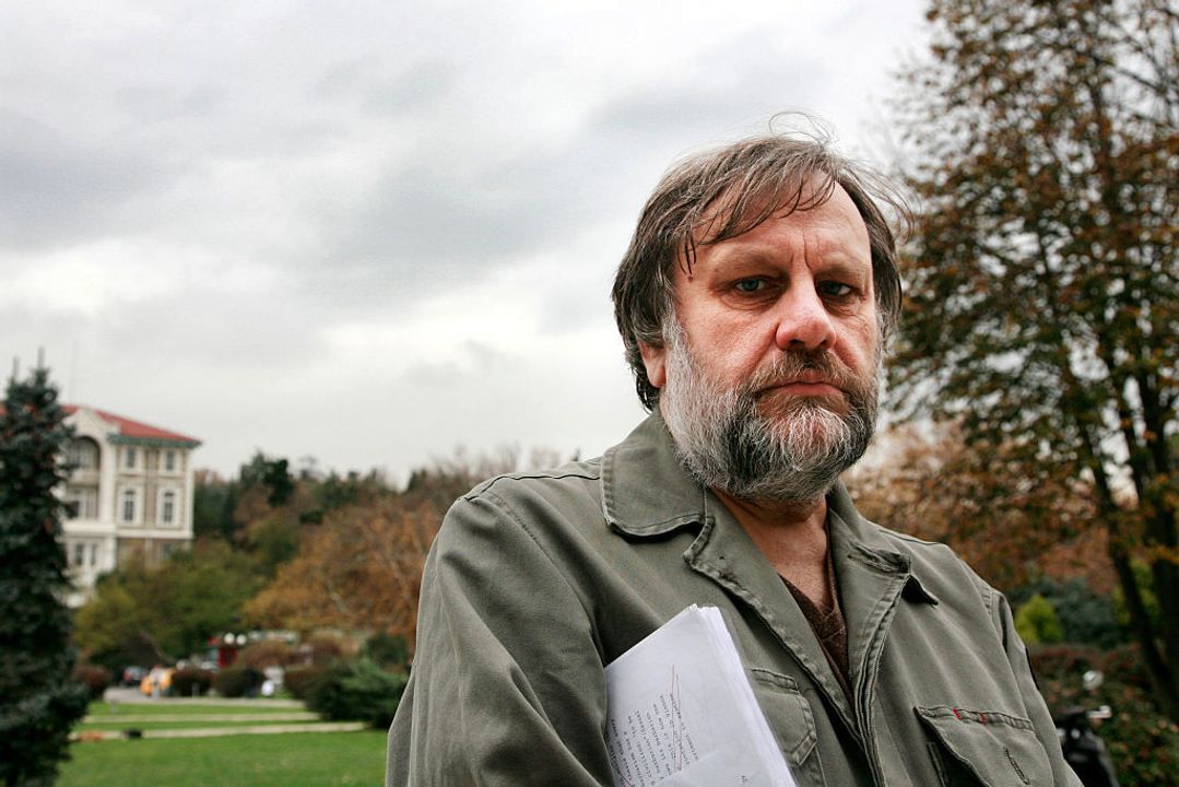 Slavoj Žižek phê phán chủ nghĩa ái kỷ hiện đại thông qua thuật ngữ 'soi rốn'.