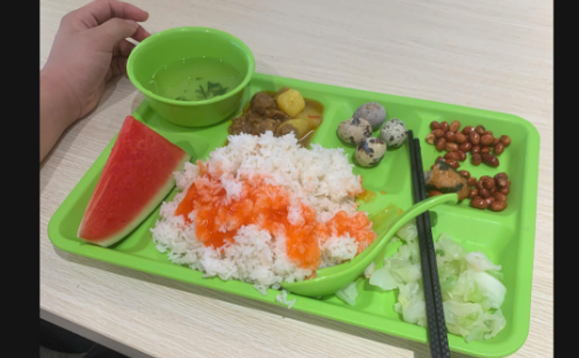 Khay cơm tôi xới.