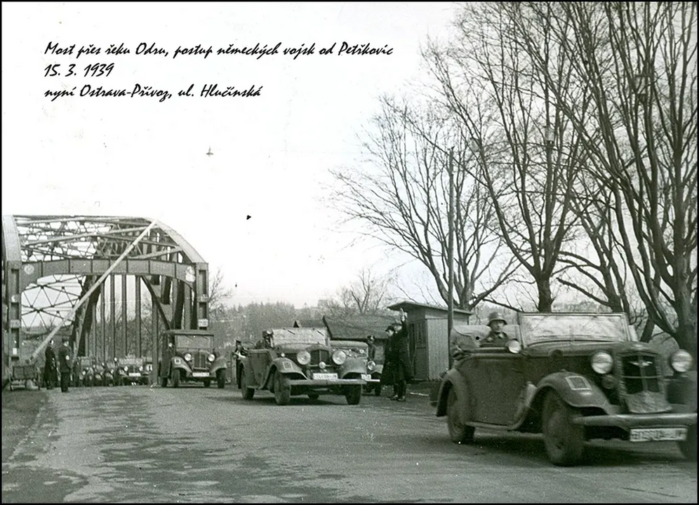 <i>Cây cầu bắc qua sông Odra, nơi quân Đức đang tiến vào thành phố Ostrava của Tiệp Khắc, ngày 15/03/1939.</i>