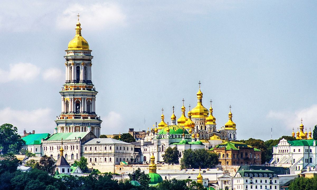 Pechersk Lavra (tu viện hang) tại Kyiv, được Mazepa tu sửa theo kiến trúc Kozak Baroque