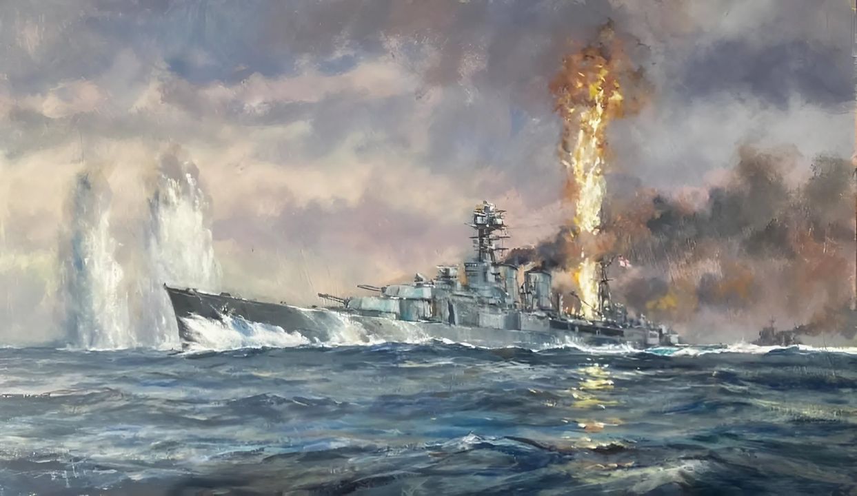 Cột lửa xuất hiện từ ngọn lửa đan lan rộng ở kho đạn 4in và 15in của Hood do phát bắn từ Bismarck đã dẫn đến vụ nổ đánh chìm con tàu ngay lập tức, kéo theo sinh mạng của gần như toàn bộ thủy thủ đoàn (1.415 người), chỉ có ba người sống sót. Phía sau Hood trong bức tranh là thiết giáp hạm Princes of Wales. 