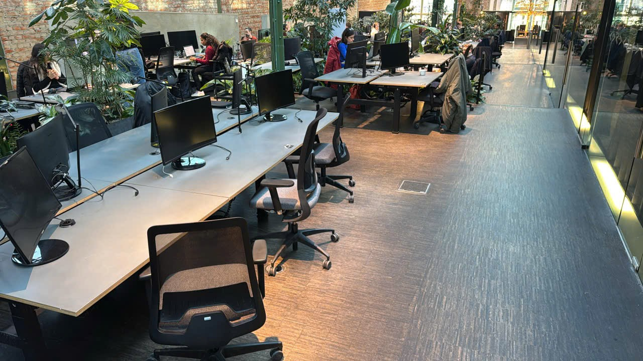 Một góc chỗ làm- Norrken House, Stockholm. Bạn áo xanh là bạn người Ý, làm cùng với mình nha