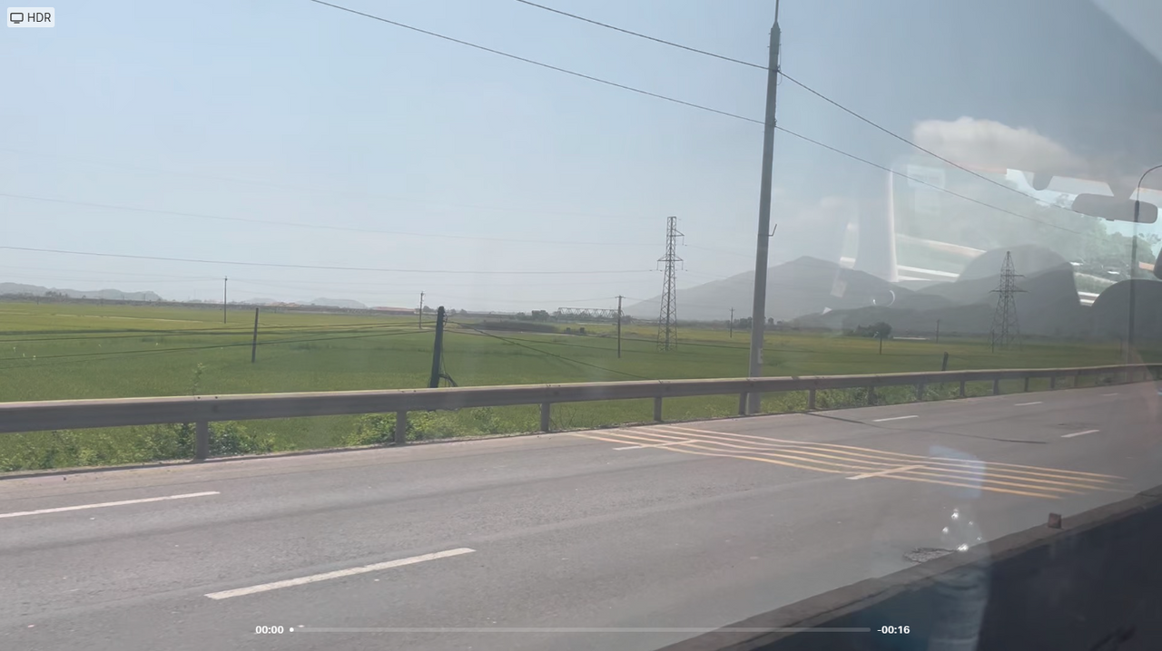 Ảnh được cap từ clip mình quay lúc đang trên xe