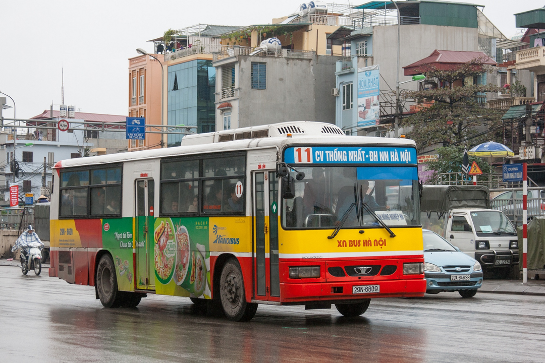 Mọi người cùng lên xe với mình nhé!