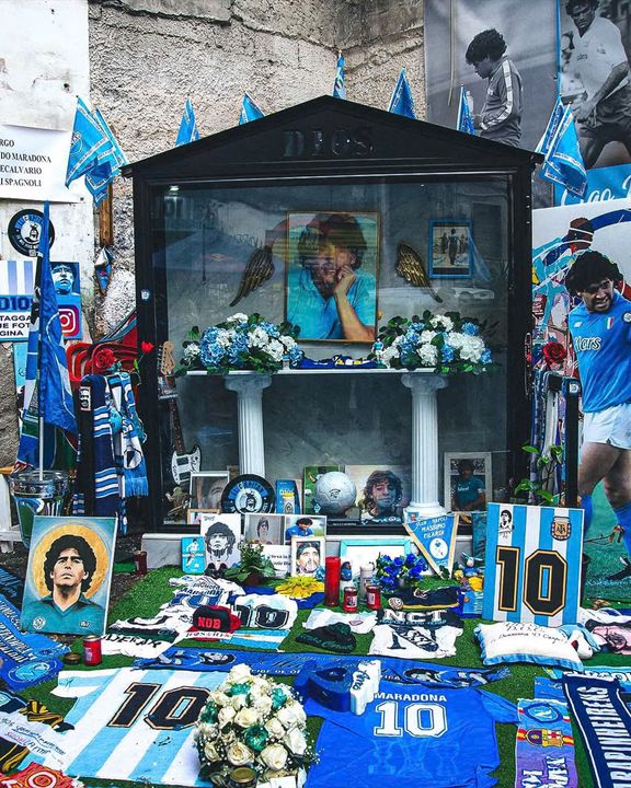 <i>Người hâm mộ Napoli tiếc thương thần tượng Diego.</i>