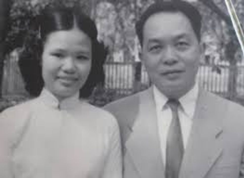Đại tướng Võ Nguyên Giáp cùng vợ là Đặng Thai Mai