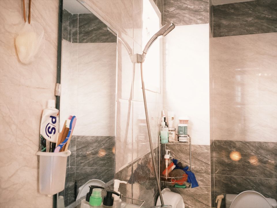 Nhà tắm tạm ổn nhưng cần sắp xếp lại