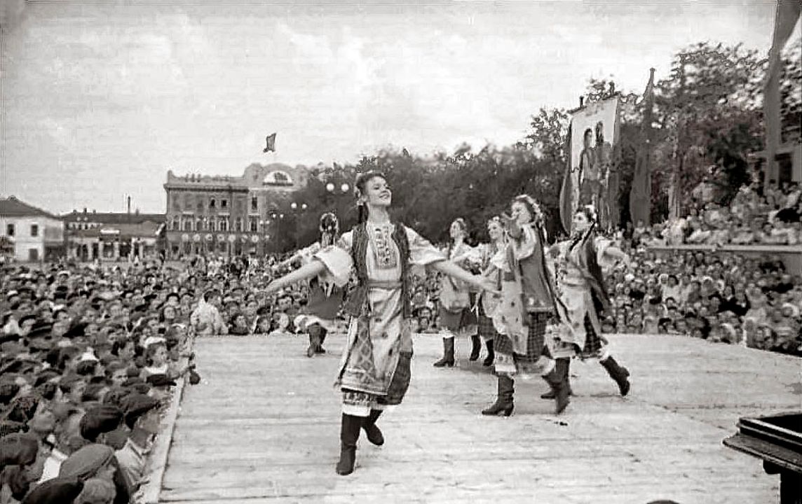 Văn nghệ giả dân gian tại Ukraina dưới thời Liên Xô