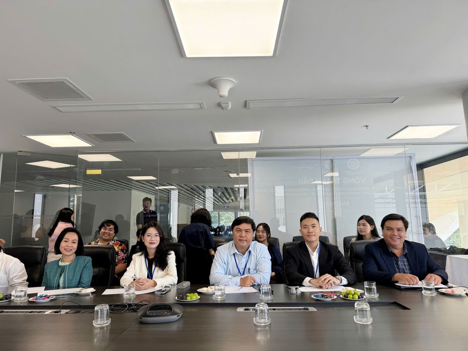 <i>Dàn Ban giám khảo của vòng tranh đấu 27 dự án nhóm 1</i>