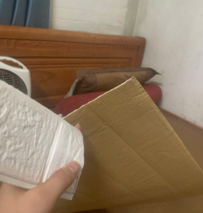 Dán bạt tường.