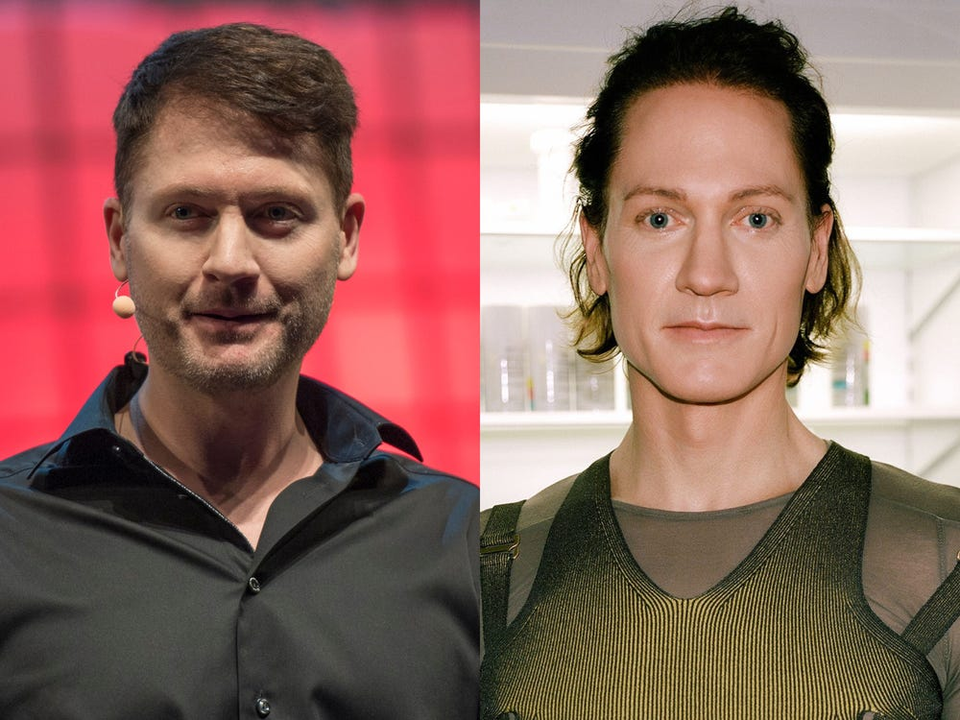 Tỷ phú Bryan Johnson, bên trái là ảnh chụp năm 2017 (thời điểm anh 40 tuổi), bên phải là ảnh chụp năm 2023 (khi anh 46 tuổi), sau khi chi 2 triệu USD mỗi năm để áp dụng các biện pháp trẻ hóa.
Ảnh: CafeF