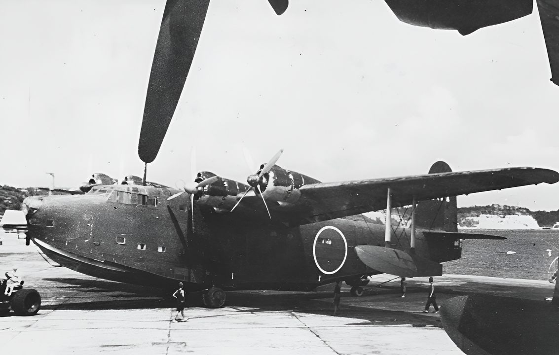 Phiên bản vận tải của thuyền bay Type 97 (H6K2-L/4-L) và thủy phi cơ Loại 2 (H8K2-L) Seiku đóng vai trò vô cùng quan trọng đối với Không lực Hải quân Đế quốc Nhật Bản, đặc biệt sau khi các đợt tiến công của Mỹ trên Thái Bình Dương đã cắt đứt nhiều căn cứ đảo của họ. Những máy bay như nguyên mẫu H8K2-L Seiku trong ảnh thực hiện nhiệm vụ chở tiếp tế và di tản các nhân sự hải quân chủ chốt. (2008-3-31_image_510_01, Bộ sưu tập Peter M. Bowers, MoF)