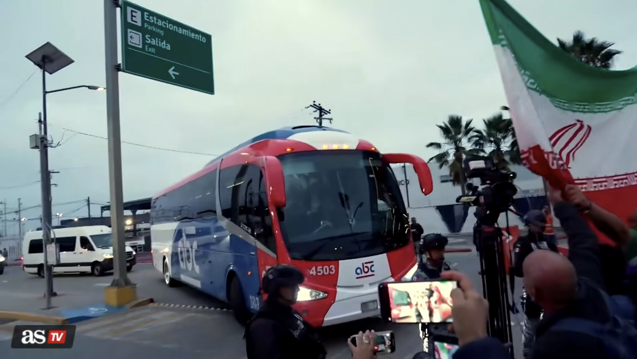 Toàn đội Iran được hộ tống bởi quân đội tại Mexico
