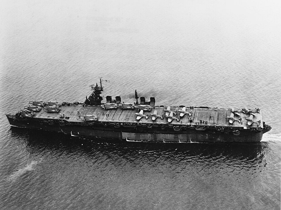 USS Independence tại Vịnh San Francisco, California vào ngày 15 tháng 7 năm 1943. 
