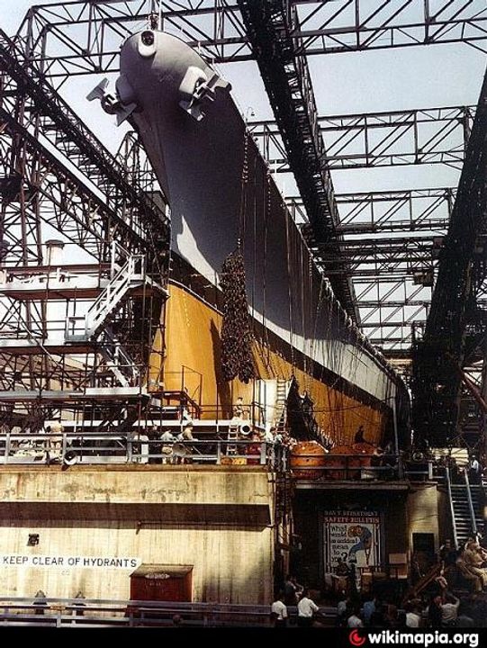 Tàu Iowa đang được chuẩn bị để hạ thủy tại Xưởng hải quân New York vào tháng 8 năm 1942.