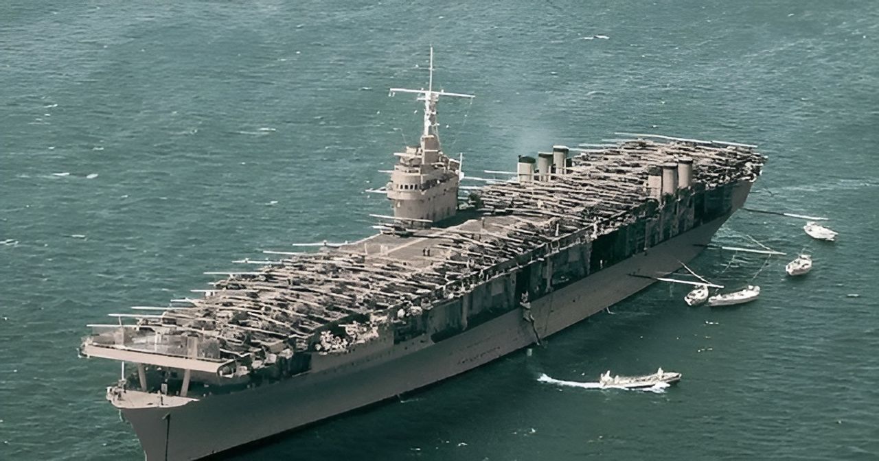 USS Ranger ngoài khơi Honolulu, Hawaii trong cuộc tập trận " Vấn đề Hạm đội thứ XIX" vào ngày 8 tháng 4 năm 1938.