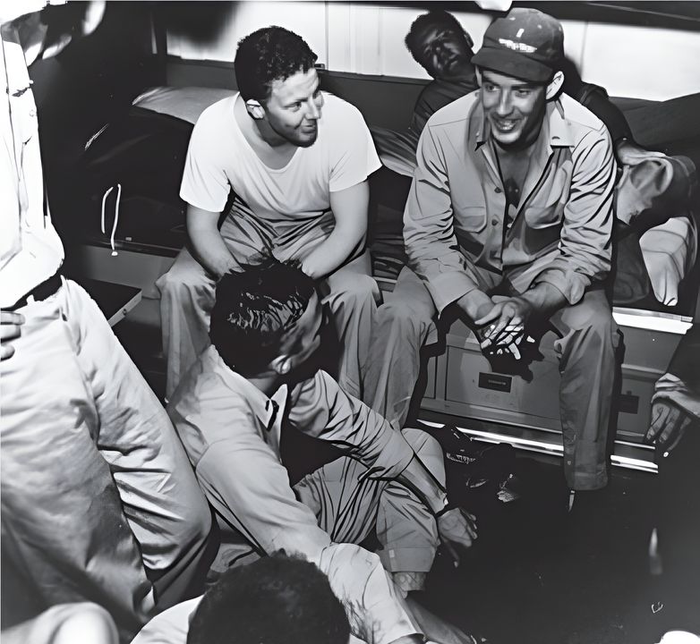 Một phi công của VT-28 trên tàu sân bay hạng nhẹ Monterey kể lại với đồng đội cuộc giải cứu của mình bởi một tàu khu trục, ba ngày sau đòn không kích 20 tháng 6 nhằm vào Hạm đội Cơ động Thứ Nhất. Mặc dù 209 phi công Mỹ bị mất tích sau đòn đánh, tất cả trừ 49 người đã được cứu trong những ngày tiếp theo. (NHHC)