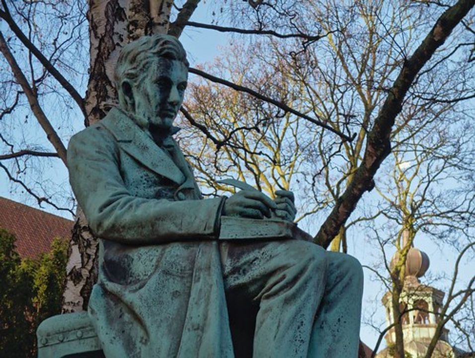 Tượng Søren Kierkegaard tại Sân vườn Thư viện Hoàng gia nằm trên hòn đảo Slotsholmen tại trung tâm Copenhagen, Đan Mạch.