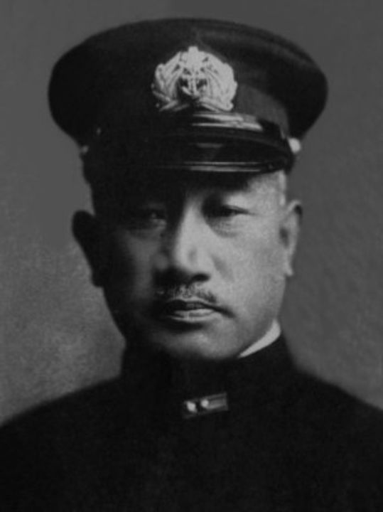 Chuẩn đô đốc Kakuta Kakuji là chỉ huy của Hải đội tàu sân bay 2. Trong trận Midway, ông chỉ huy lực lượng của mình một cách hiệu quả và yểm trợ cho việc chiếm hai hòn đảo ở Aleutians, vốn hóa ra là phần duy nhất thành công của toàn bộ chiến dịch. Màn thể hiện của ông tại Santa Cruz cho thấy ông là một sĩ quan đầy quyết đoán.