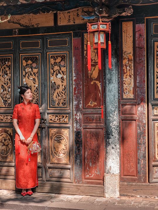 "Đèn lồng đỏ treo cao" chăng ?