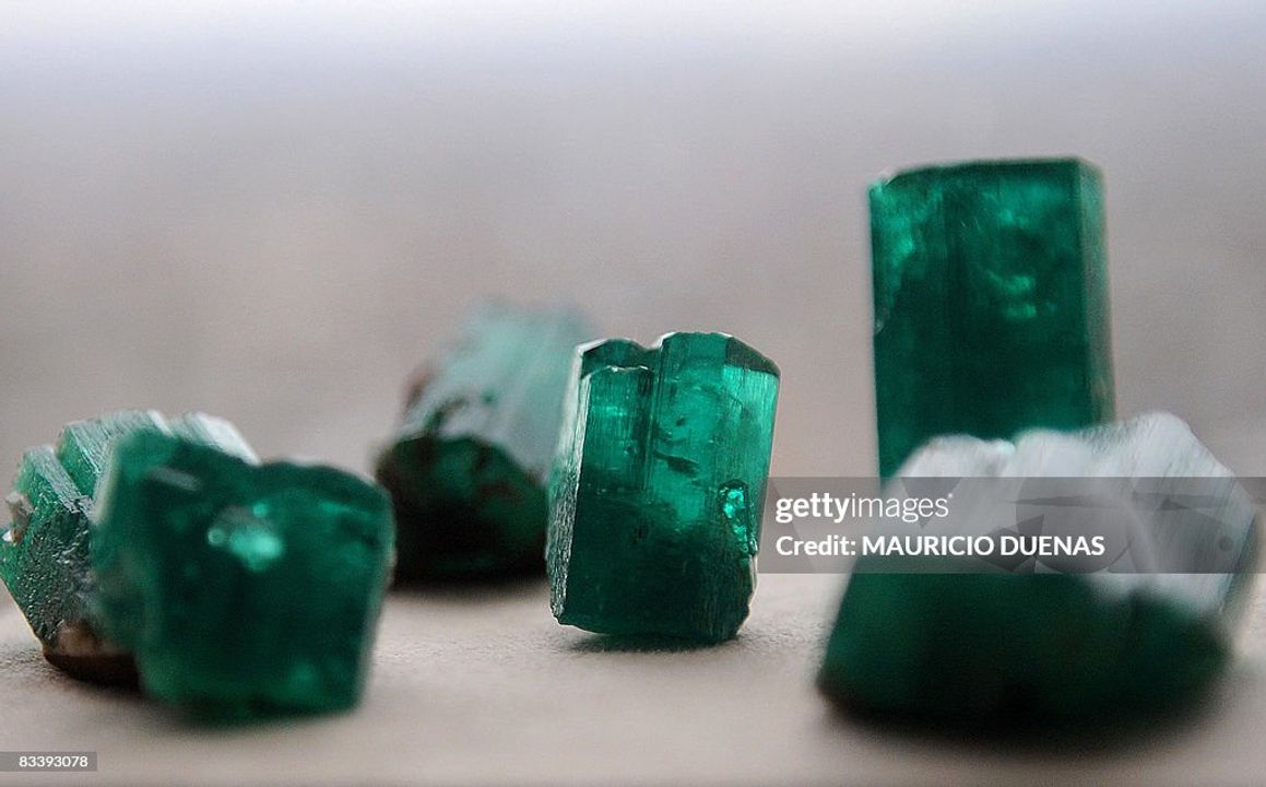 Ngọc lục bảo được trưng bày tại Bảo tàng Ngọc lục bảo Quốc tế ở Bogota vào ngày 22 tháng 10 năm 2008. Bảo tàng, sẽ được khánh thành vào ngày 23 tháng 10, trưng bày khoảng 3.000 viên ngọc lục bảo được thu thập trong 30 năm qua tại các mỏ ngọc lục bảo khác nhau. ẢNH AFP/Mauricio DUENAS (Nguồn ảnh: MAURICIO DUENAS/AFP qua Getty Images)