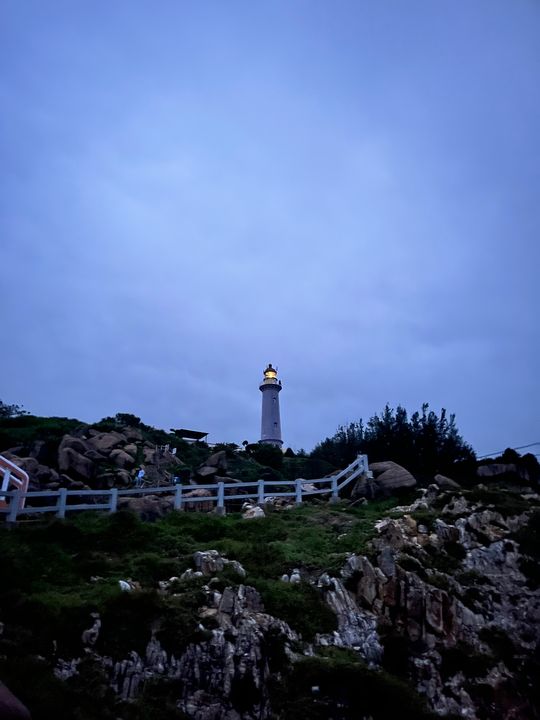 Lúc mình tới, đèn hải đăng còn chưa tắt