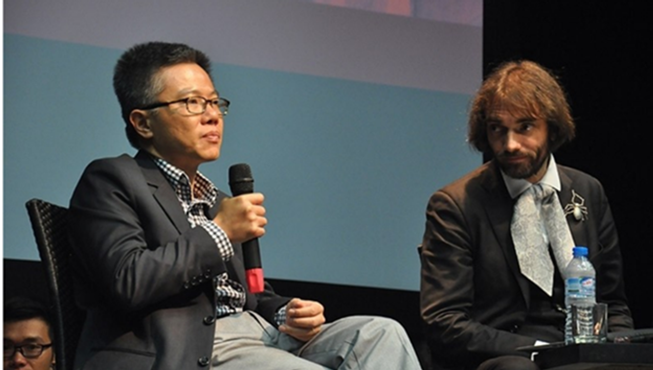 GS Ngô Bản Châu và nhà toán học Cedric Villani (bên phải), người cũng nhận huy chương Fields năm 2010 