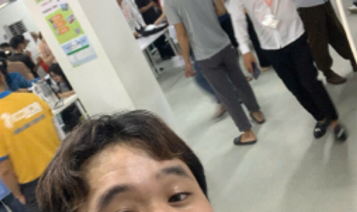 Khung cảnh đông đúc ngày hôm đó.