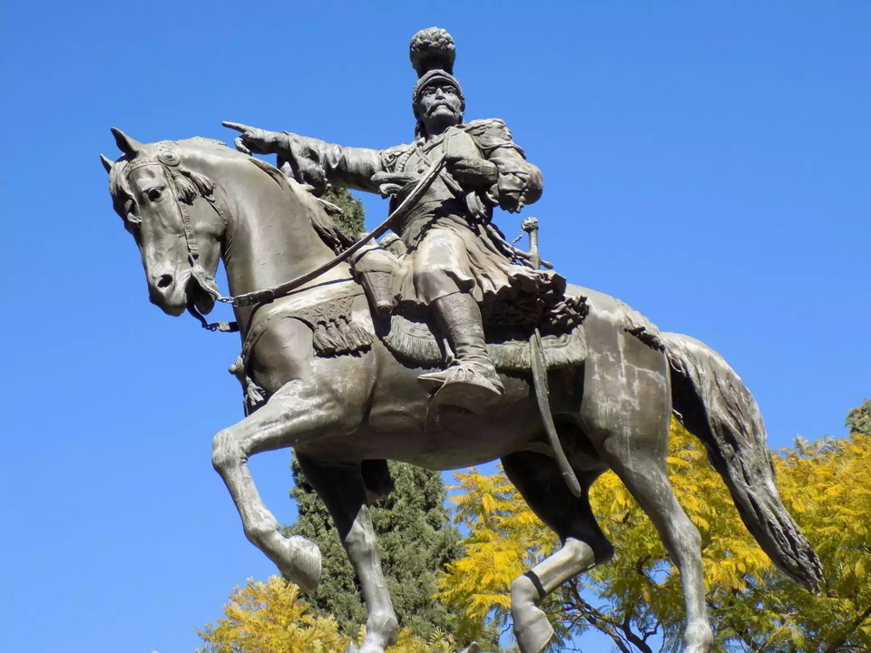 Tượng của "Ông Già Xứ Moria" Theodoros Kolokotronis ở thủ đô Athens.