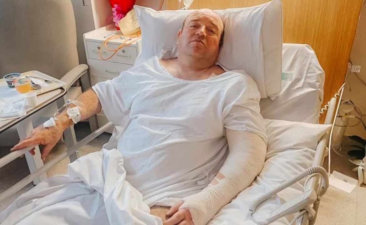 Ahmed Al-Ahmed, người đã ngăn cản vụ xả súng, trong bệnh viện