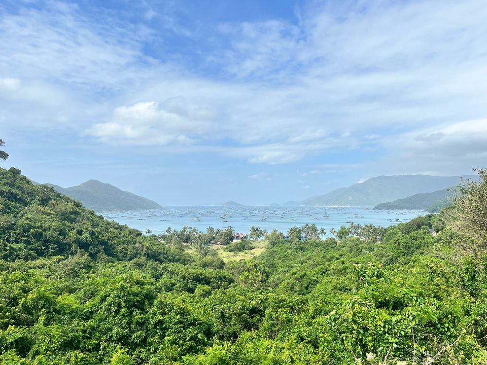 Toàn cảnh vịnh Vũng Rô