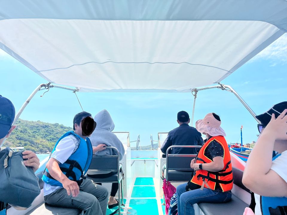 Các thành viên trên cano