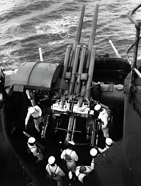 Pháo cao xạ góc cao Type 89 cỡ 5 inch là vũ khí phòng không tầm xa tiêu chuẩn của Hải quân Đế quốc Nhật Bản (IJN) trong chiến tranh. Mặc dù có các đặc tính kỹ thuật ở mức chấp nhận được, hệ thống này bị hạn chế nghiêm trọng bởi trang bị điều khiển hỏa lực kém và học thuyết tác chiến sai lầm. Các tài liệu Nhật Bản ghi nhận việc sử dụng pháo này trong các đợt không kích vào Musashi cho thấy nó được khai hỏa rất hạn chế, qua đó xác nhận rằng hệ thống gặp nhiều khó khăn trong việc bám bắt mục tiêu thực hiện bổ nhào ném bom hoặc tấn công bằng ngư lôi. (Ships of the World Magazine)