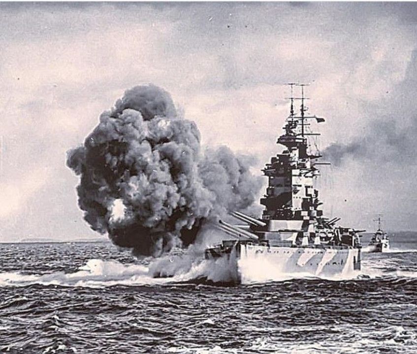 HMS Nelson vào tháng 7 năm 1943, bắn một loạt đạn đầy đủ (salvo) gồm chín quả đạn pháo 16 inch trong cuộc xâm lược Sicily của quân Đồng minh. Pháo của con tàu ở góc nâng tối đa, vì vậy có lẽ con tàu đang bắn vào các mục tiêu của phe Trục nằm sâu trong đất liền. Ở độ cao này, pháo chính của nó có tầm bắn hơn 20 dặm.