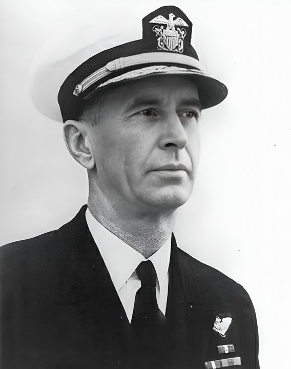 Đô đốc Ernest King là nhân vật có ảnh hưởng chủ chốt trong việc quyết định chiến lược hải quân Mỹ trên mọi chiến trường. Sau Midway, ông yêu cầu thực hiện các hành động tấn công ở Nam Thái Bình Dương, điều dẫn đến cuộc đổ bộ vào Tulagi và Guadalcanal vào tháng 8 năm 1942. (NHHC)