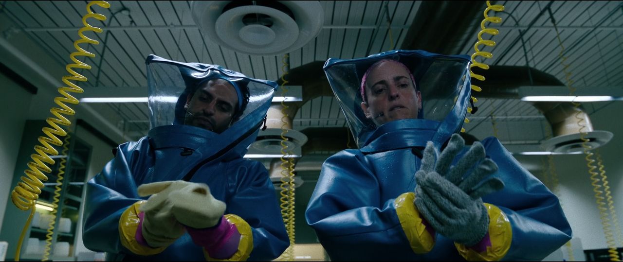 Nhưng nhà khoa học tò mò nhưng bất cẩn với những khám phá của mình vô tình gây ra đại dịch lan rộng