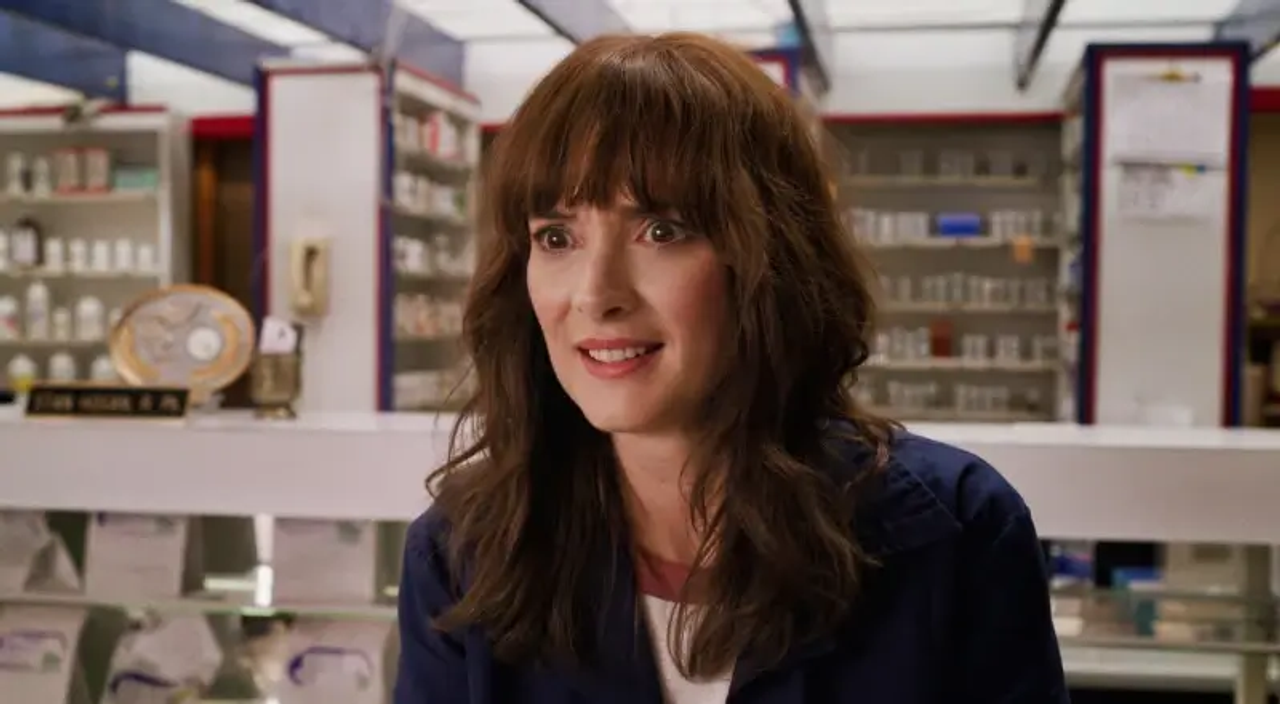 <i>Diễn viên Winona Ryder đảm nhiệm vai Joyce Byers.</i>