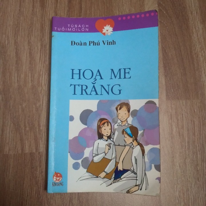 Ảnh cuốn sách "Hoa me trắng" - tự chụp