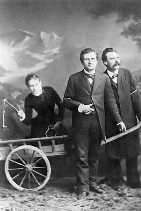 <a href="https://vi.wikipedia.org/wiki/Lou_Andreas-Salom%C3%A9?action=edit&amp;redlink=1">Lou Salomé</a>,&nbsp;<a href="https://vi.wikipedia.org/wiki/Paul_R%C3%A9e?action=edit&amp;redlink=1">Paul Rée</a>&nbsp;và Nietzsche, 1882

