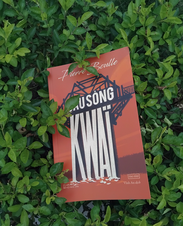 thích thiết kế bìa kiểu cổ, đơn giản và ấn tượng này