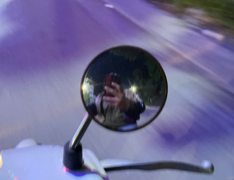 Lúc này là khoảng 20h30 còn đang cách nhà đúng 3km nhưng sắp ngất đến nơi rồi.